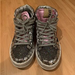 P448 Queens Mid Gold Glossy Sneakers size 37